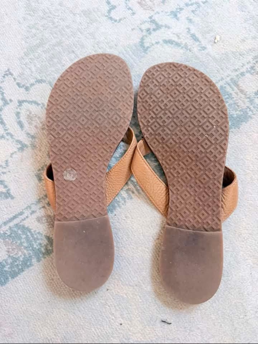 Tory birch Thora Women’s Tan Leather Flip Sandals - Picture 2 of 2